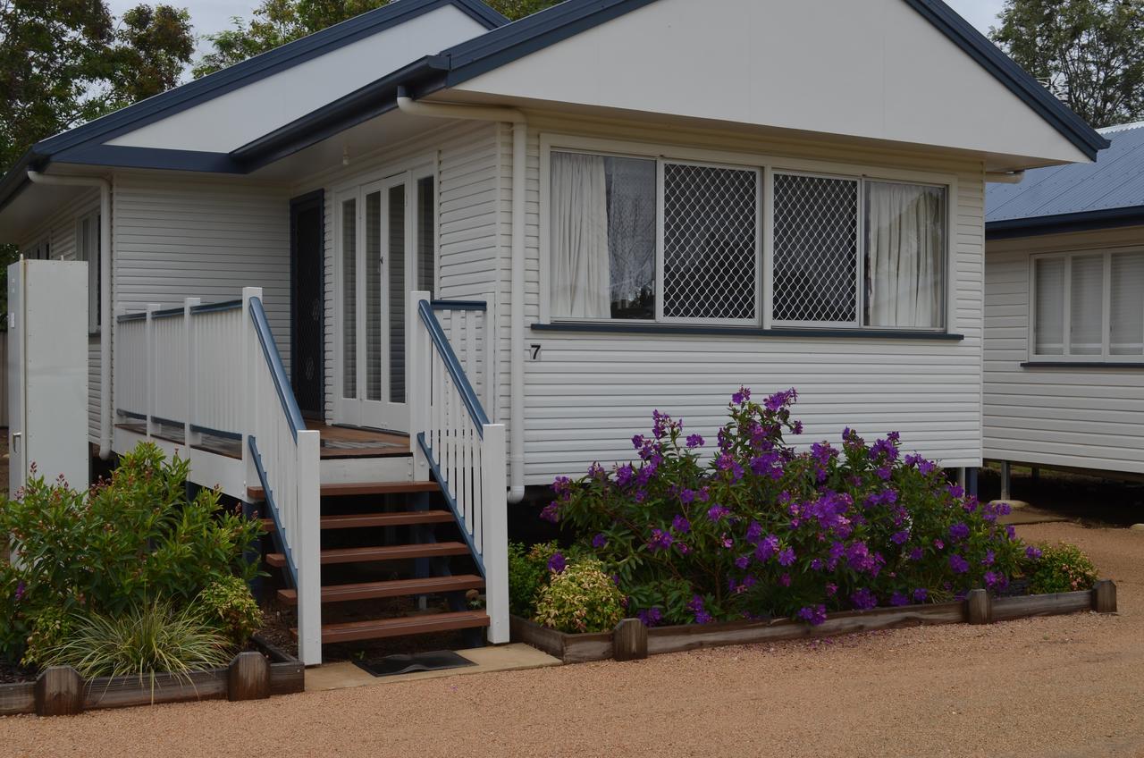 Wondai Accommodation Units And Villas Екстер'єр фото